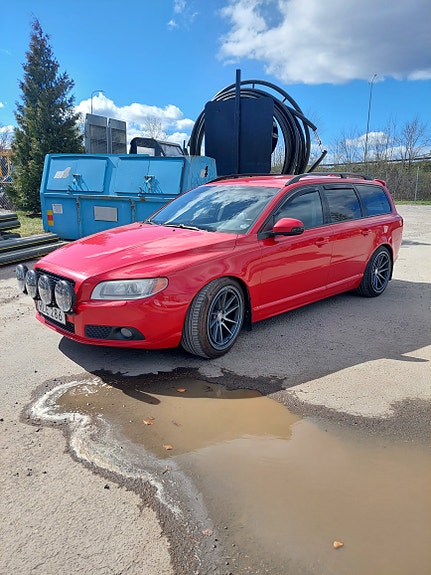 Volvo V70 2 of 4