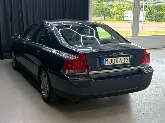 Volvo S60 3 of 5