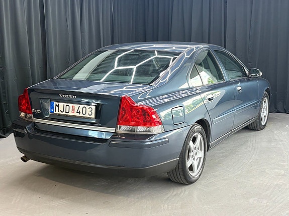 Volvo S60 4 of 5