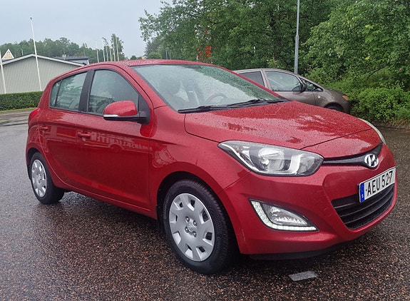 Hyundai i20 2 of 5
