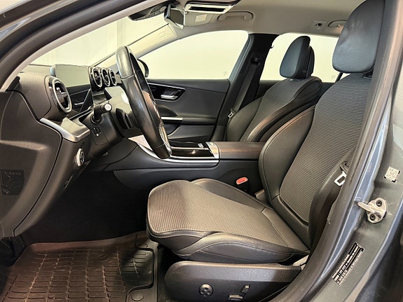 Mercedes-Benz C300 8 of 17