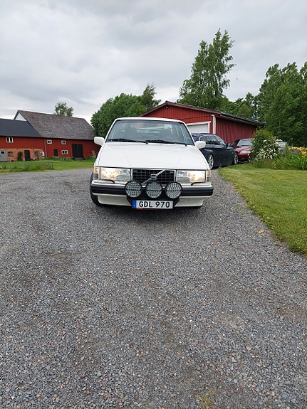 Volvo 940 2 of 5