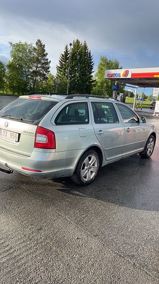 Skoda Octavia 2 of 5