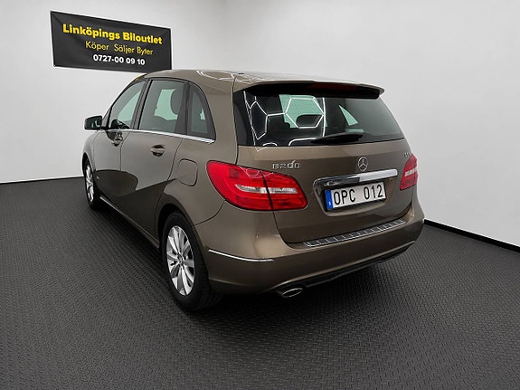 Mercedes-Benz B200 5 of 5