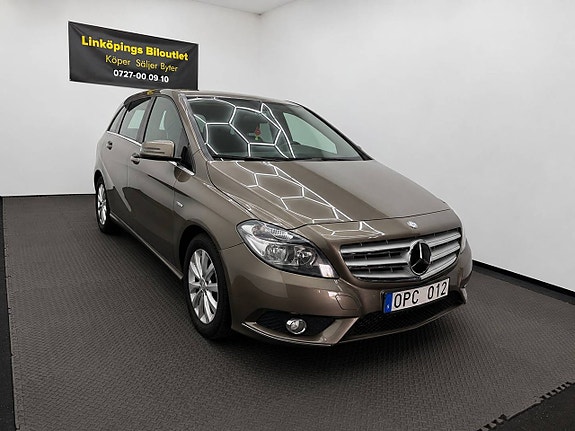 Mercedes-Benz B200 2 of 5