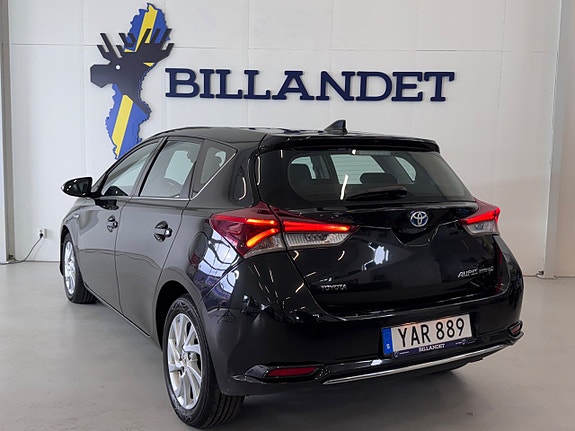 Toyota Auris 6 of 29