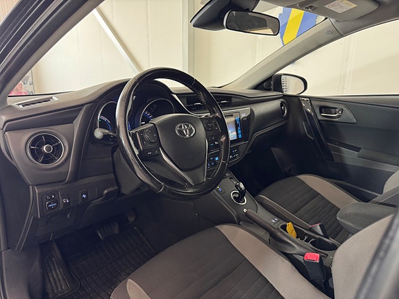 Toyota Auris 13 of 29