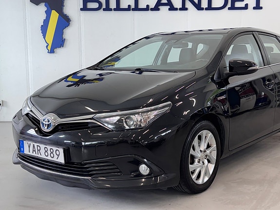 Toyota Auris 7 of 29