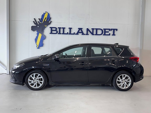 Toyota Auris 4 of 29