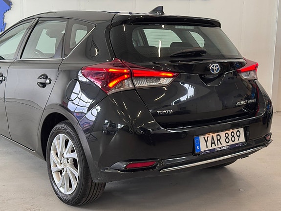Toyota Auris 8 of 29