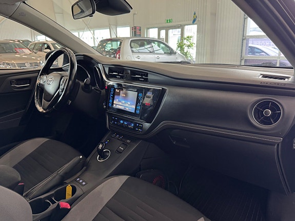 Toyota Auris 14 of 29