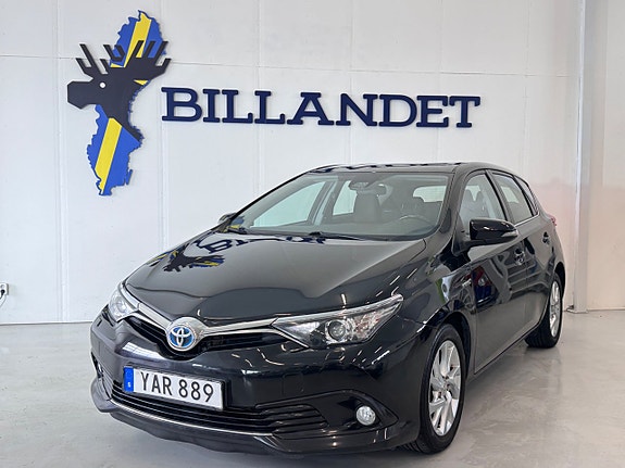 Toyota Auris 3 of 29