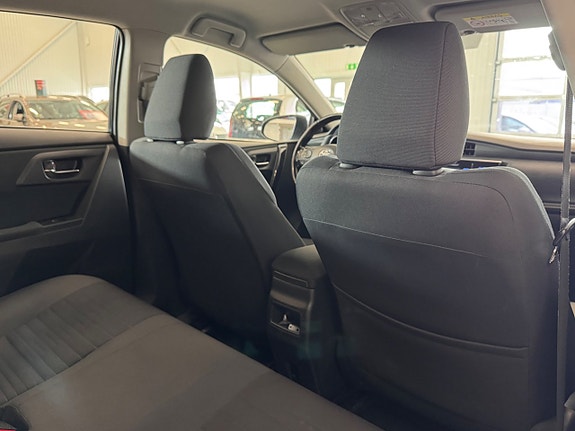 Toyota Auris 18 of 29