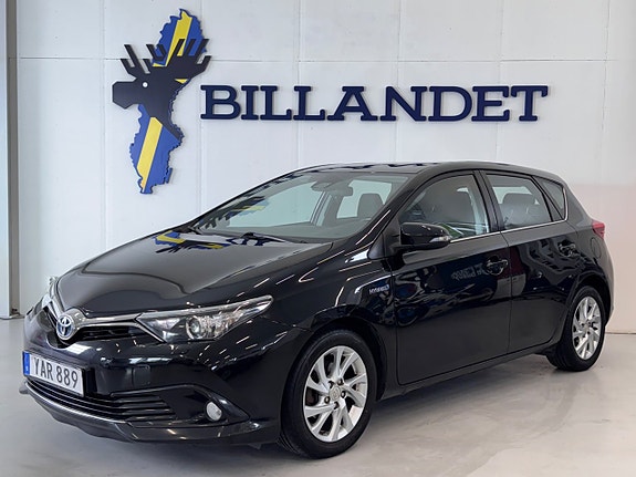 Toyota Auris 2 of 29
