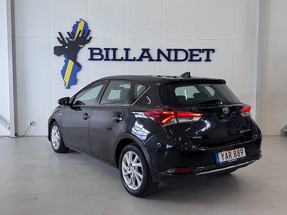 Toyota Auris 5 of 29