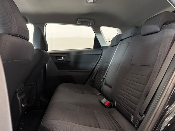 Toyota Auris 19 of 29