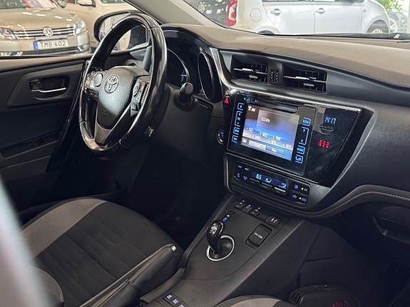 Toyota Auris 22 of 29