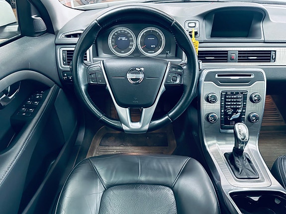 Volvo XC70 8 of 19