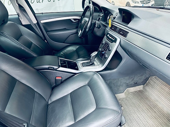 Volvo XC70 15 of 19