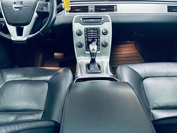 Volvo XC70 9 of 19
