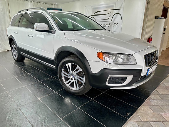 Volvo XC70 2 of 5