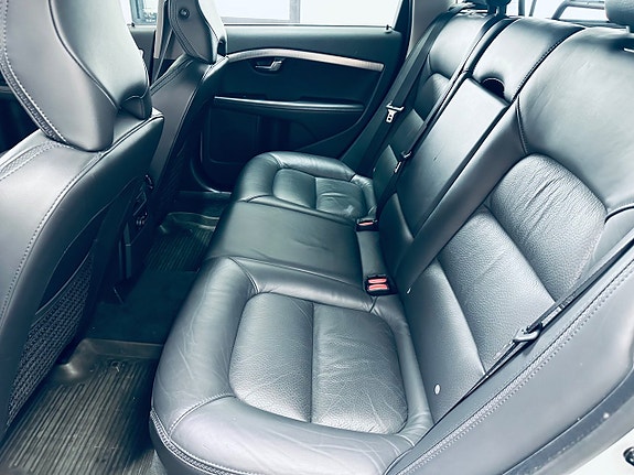 Volvo XC70 14 of 19