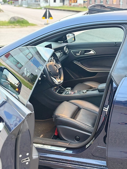 Mercedes-Benz CLA45 6 of 8