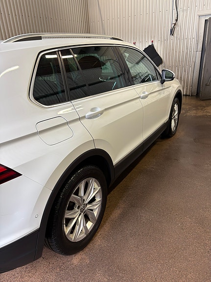 Volkswagen Tiguan 4 of 5