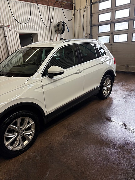 Volkswagen Tiguan 3 of 5