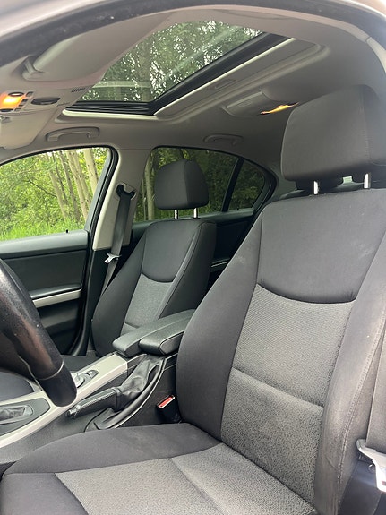 BMW 318i 5 of 5