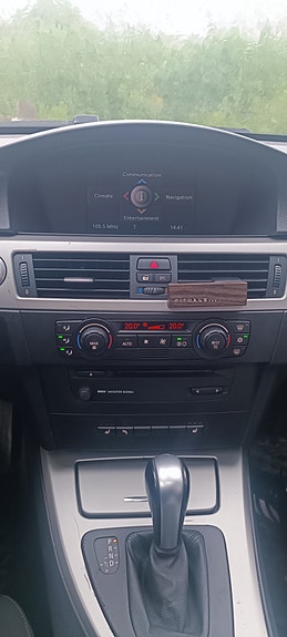 BMW 318i 4 of 5