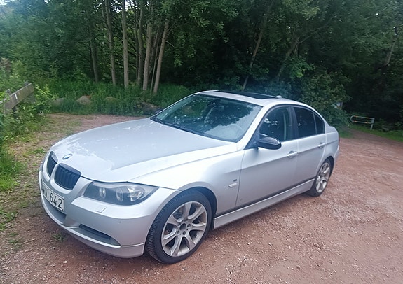 BMW 318i 2 of 5