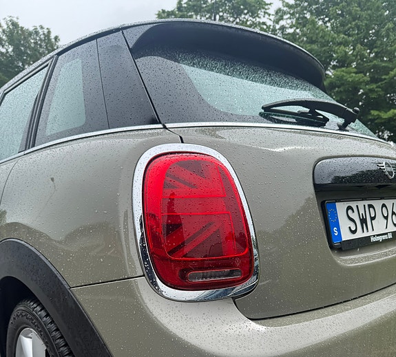 MINI Cooper 4 of 5