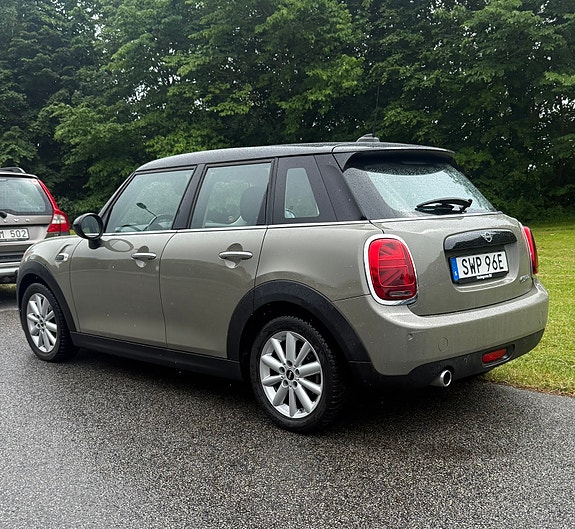MINI Cooper 2 of 5
