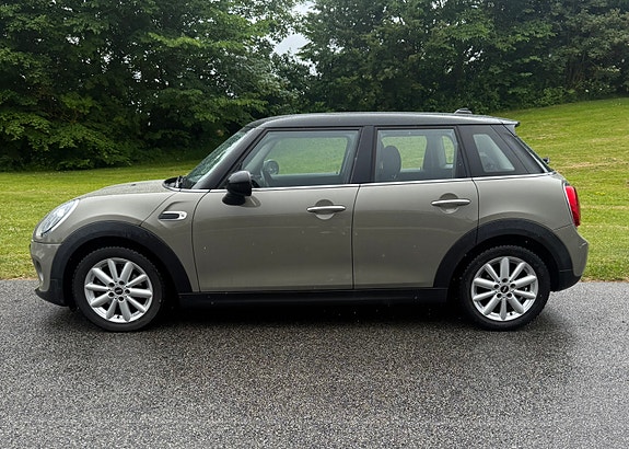 MINI Cooper 3 of 5