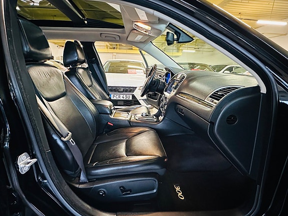 Chrysler 300C 6 of 25