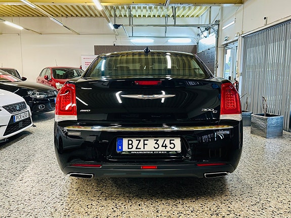 Chrysler 300C 3 of 25