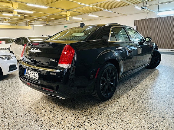 Chrysler 300C 2 of 25