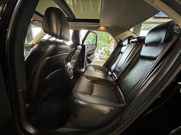 Chrysler 300C 13 of 25