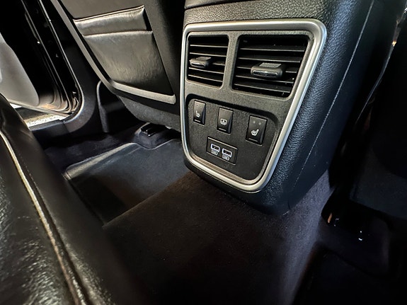 Chrysler 300C 10 of 25