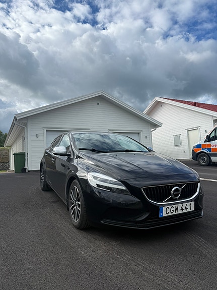 Volvo V40 2 of 5