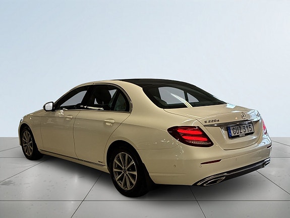 Mercedes-Benz E220 5 of 5
