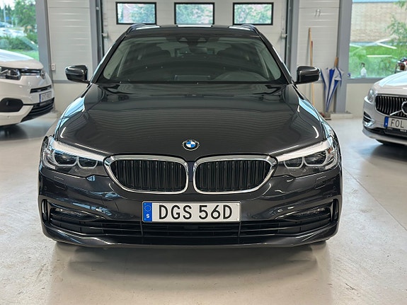 BMW 520d 2 of 5