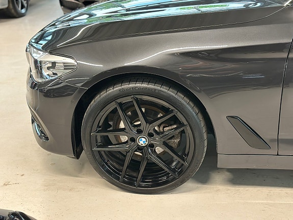 BMW 520d 4 of 5