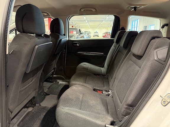 Peugeot 5008 12 of 18