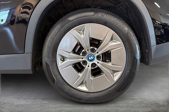 BMW iX1 15 of 18