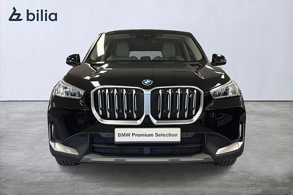 BMW iX1 5 of 18