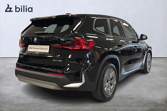 BMW iX1 17 of 18