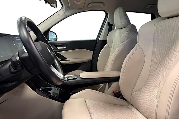 BMW iX1 12 of 18