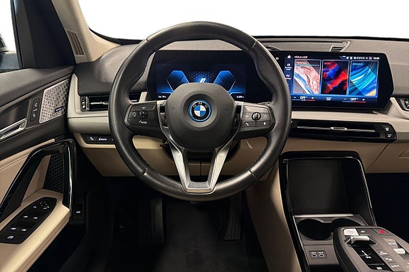 BMW iX1 9 of 18